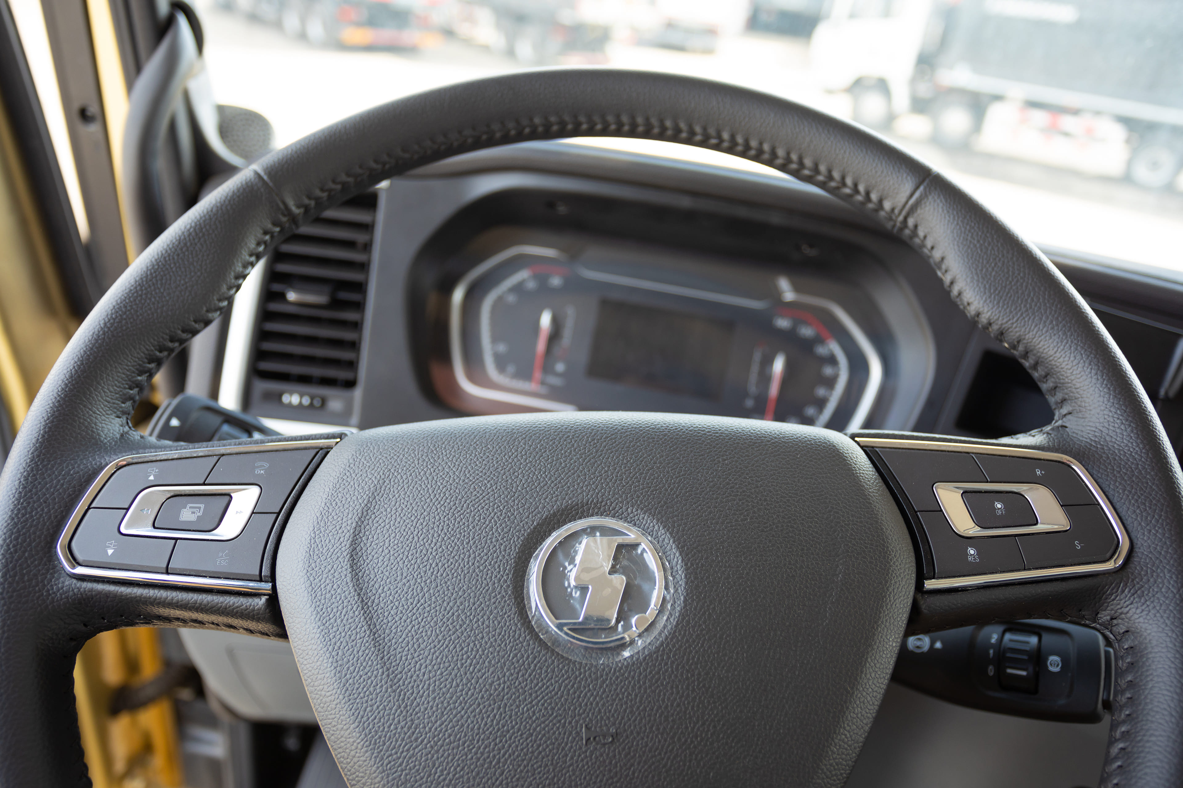 Самосвал Shacman X3000 SX331863366 (U-кузов) 8х4 в Красноярске