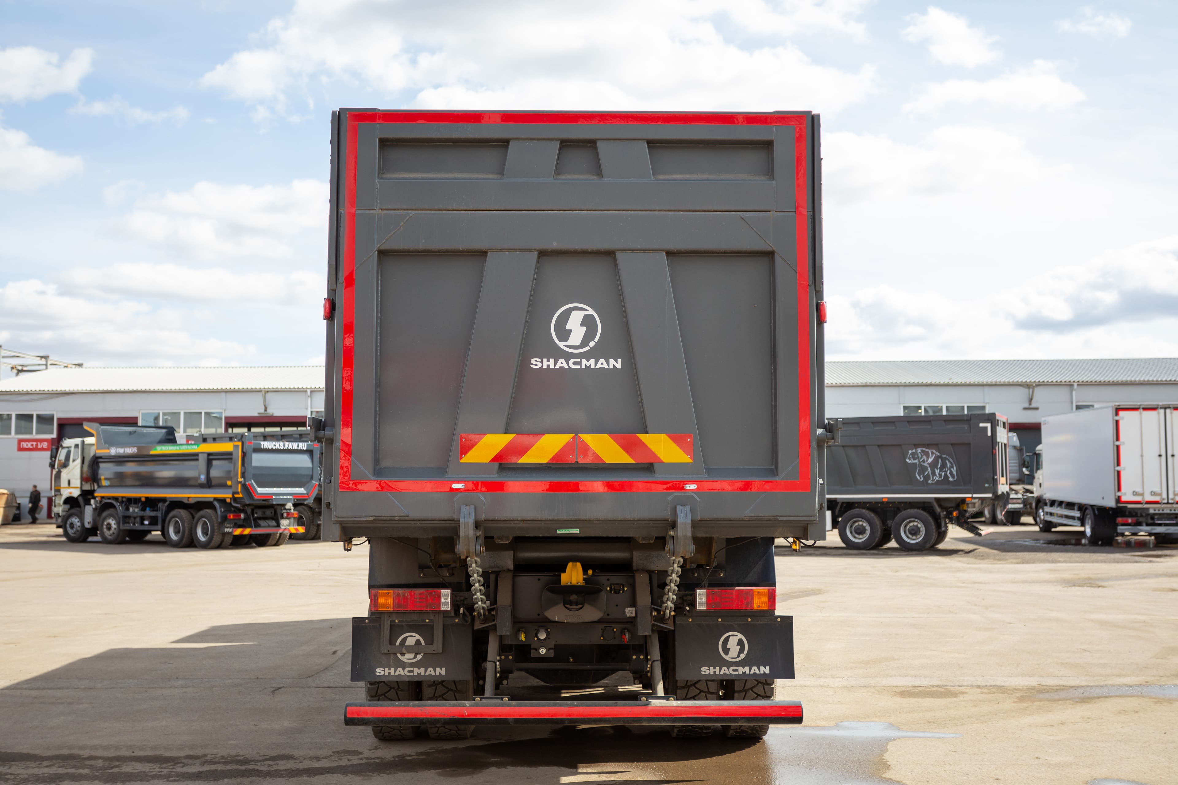 Самосвал Shacman X3000 SX331863366 (U-кузов) 8х4 в Красноярске